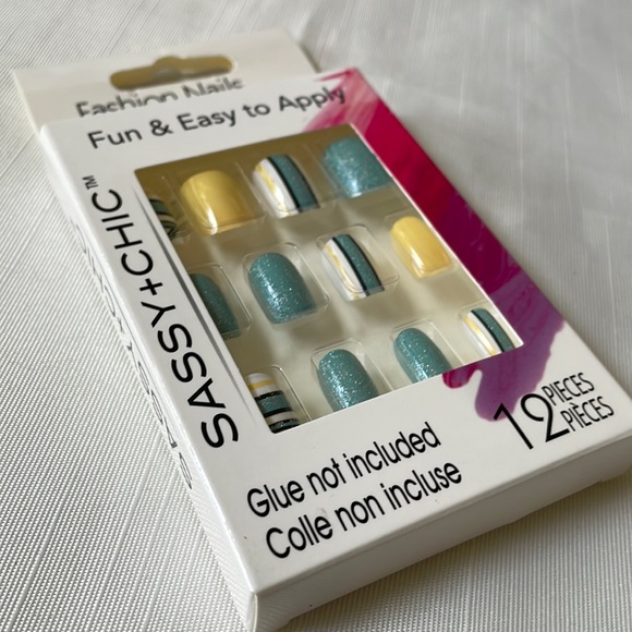 NWT Sassy + Chic blue yellow and fun design Artificial Press On Nails 12 pc set - Picture 4 of 8